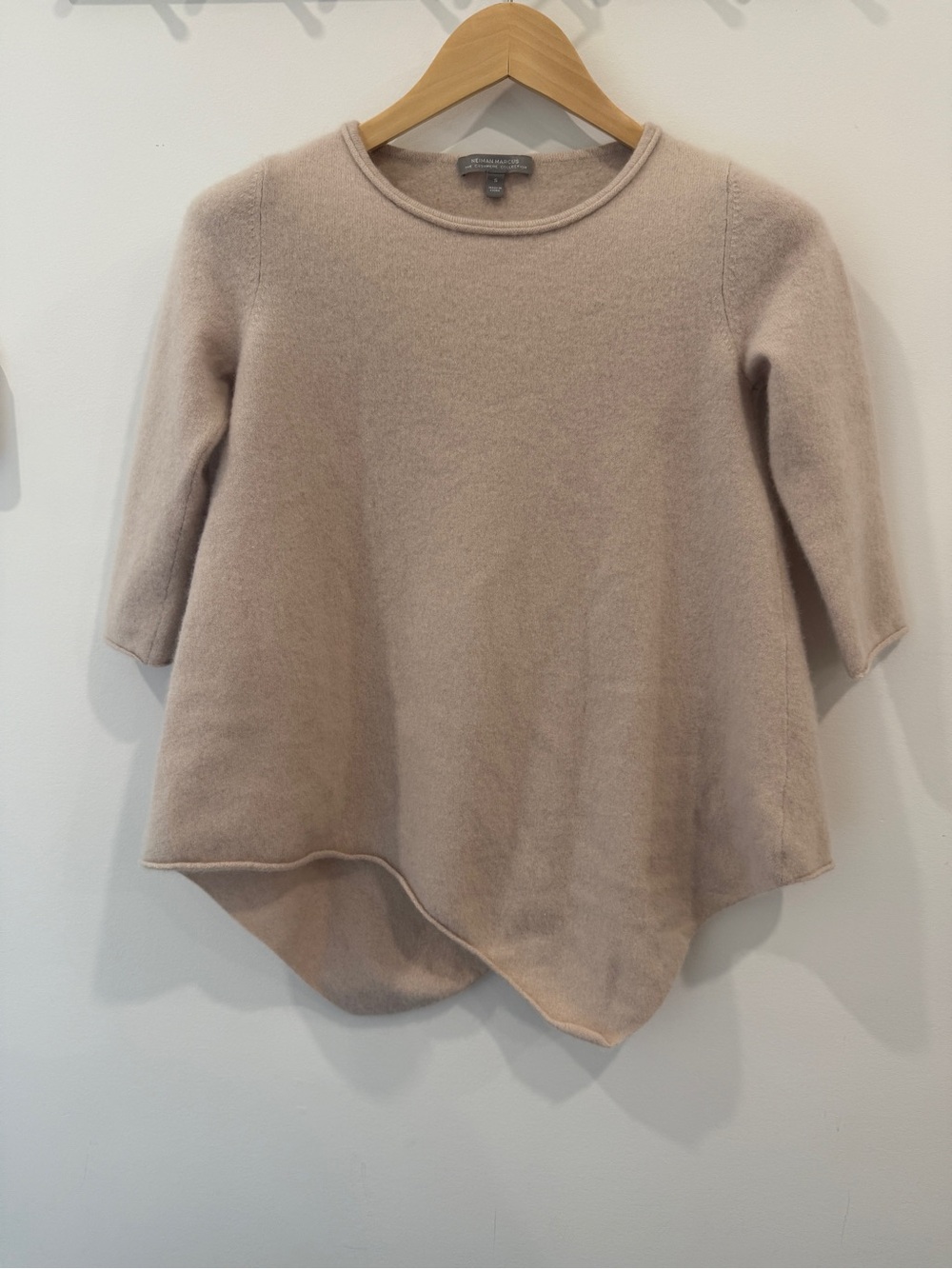 Neiman Marcus 100% Cashmere Asymmetric Sweater Top | Size S | light beige cream - Picture 8 of 9